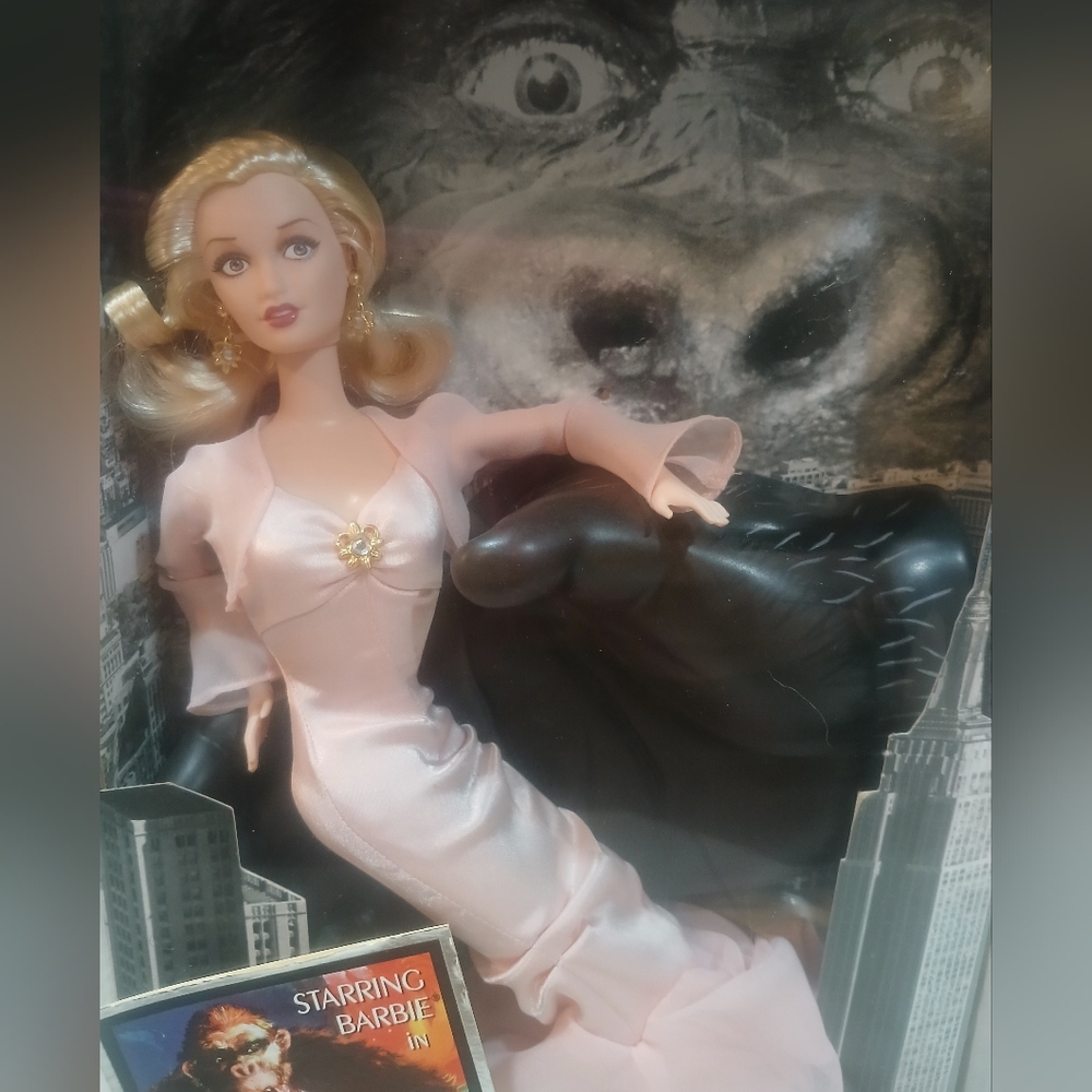 2002 Mattel Collector Edition Starring Barbie in King Kong, model number 56737. - Picture 3 of 3